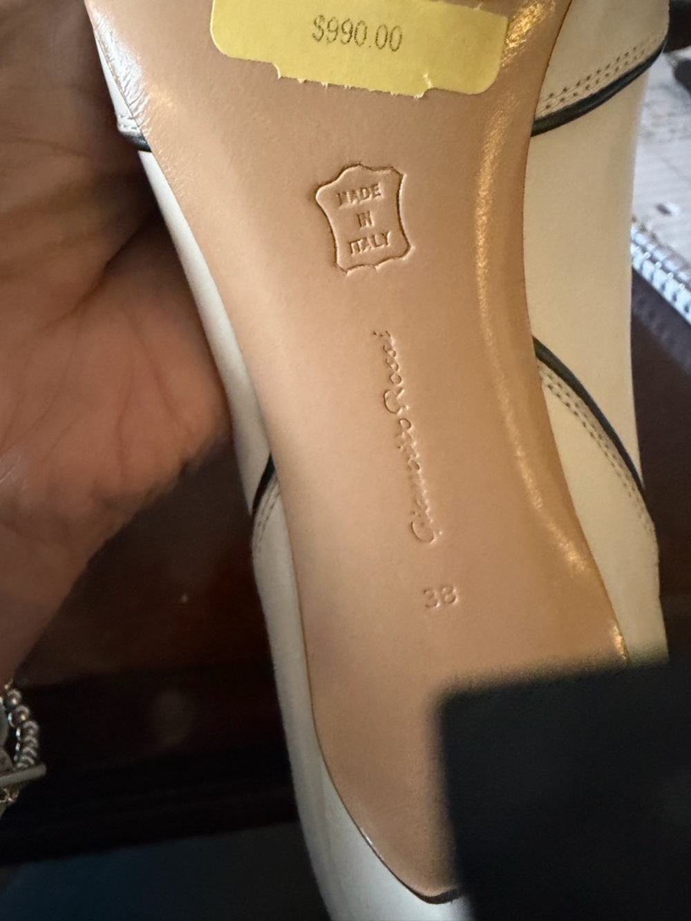 Gianvito Rossi White Scalloped Pointed-Toe Pumps with Black Trim - Picture 8 of 12